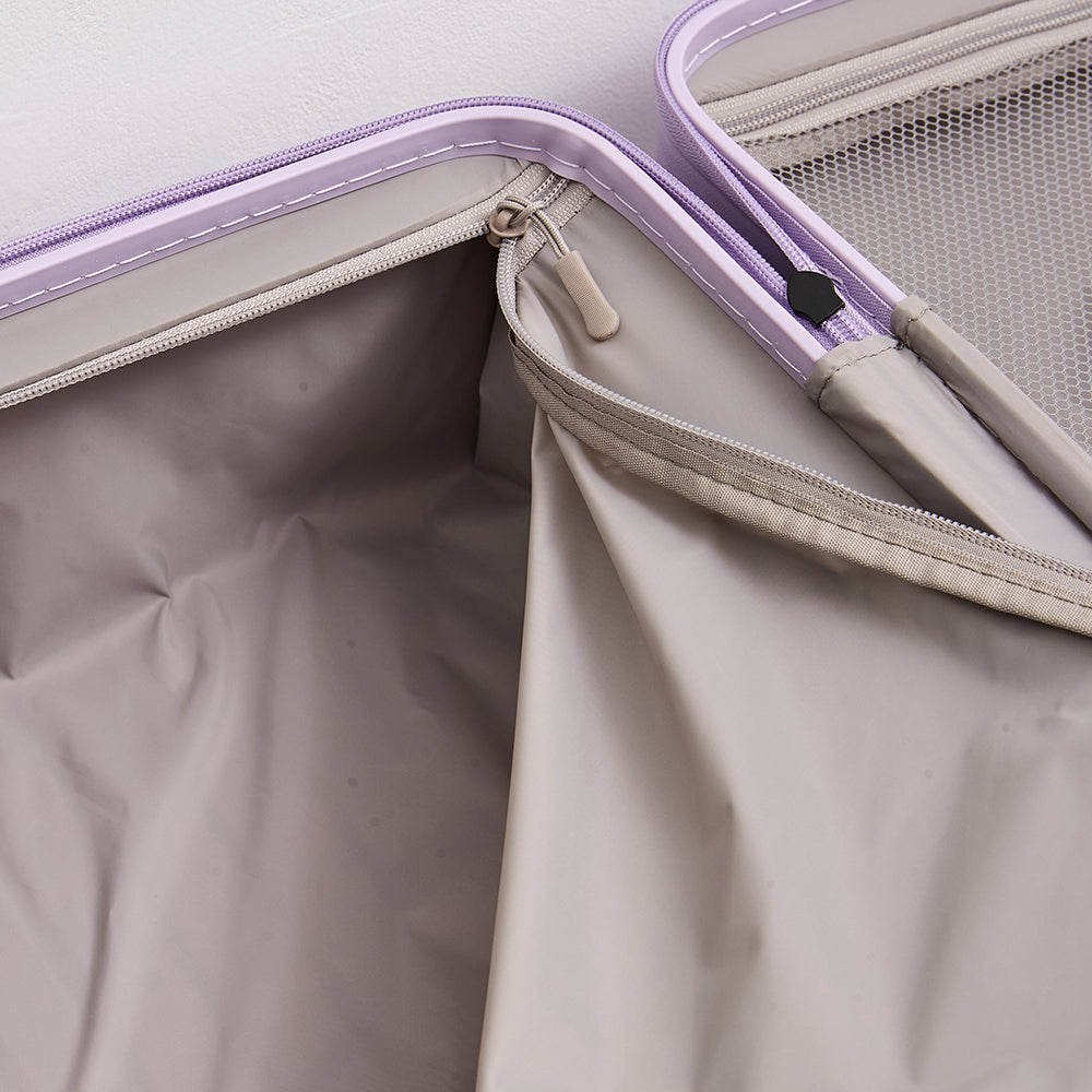 Suitcase interior lining and zipper detail